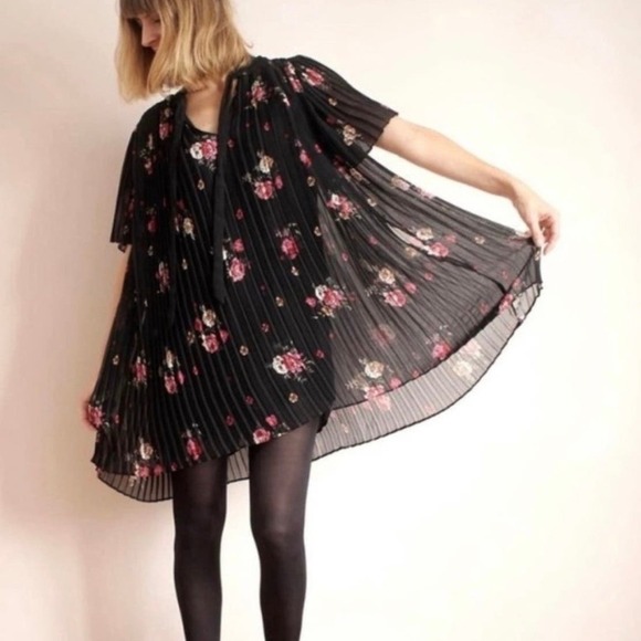 Zara FLOWING BLACK PRINTED FLORAL PLEATED JUMPSUIT MINI DRESS SIZE Medium - Picture 1 of 11